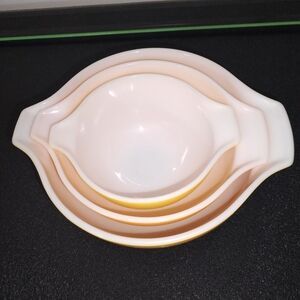 Vintage Pyrex orange and Yellow Mixing Bowls / Nesting Bowls